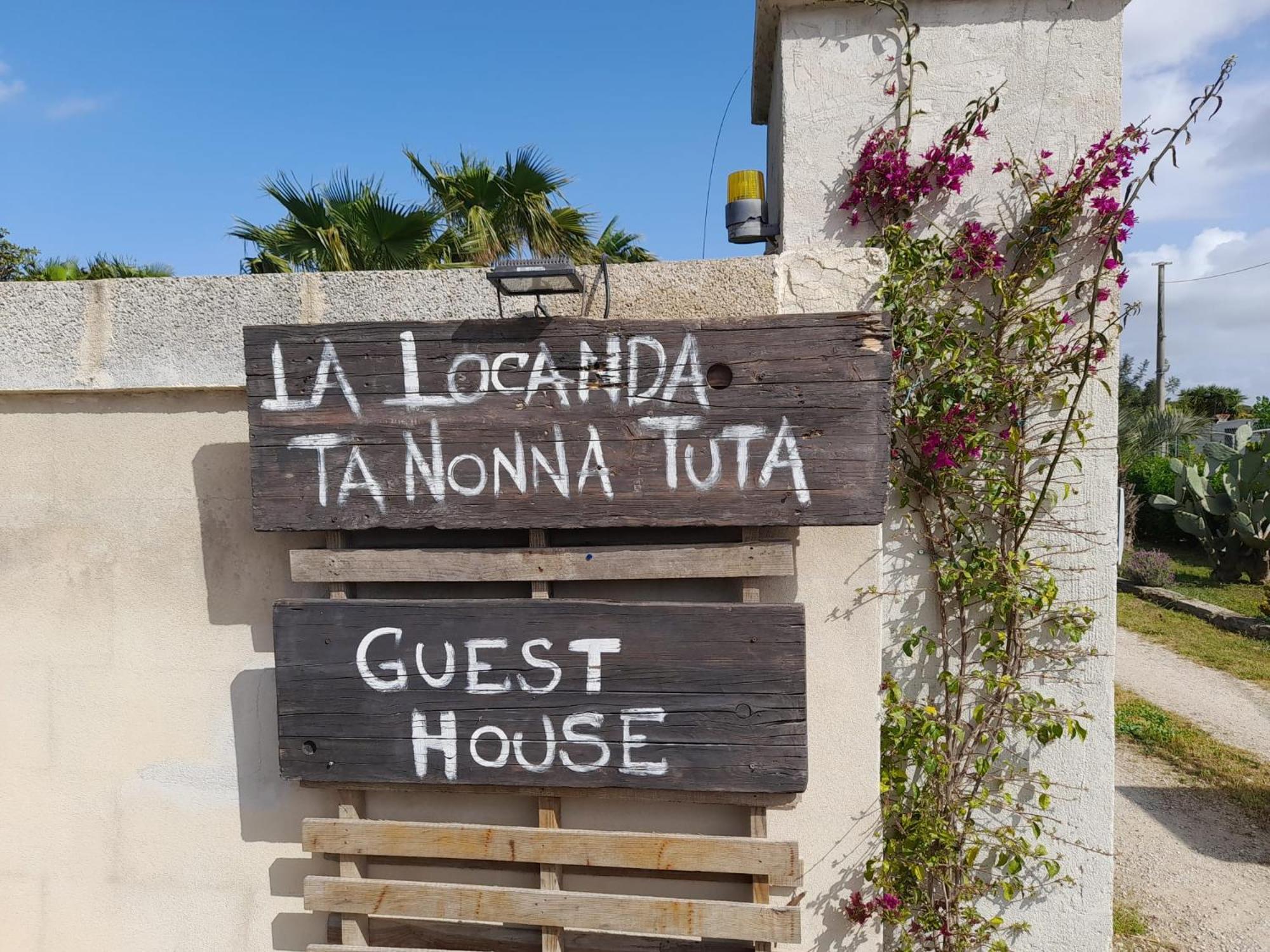 Guest House Parabita Exterior photo